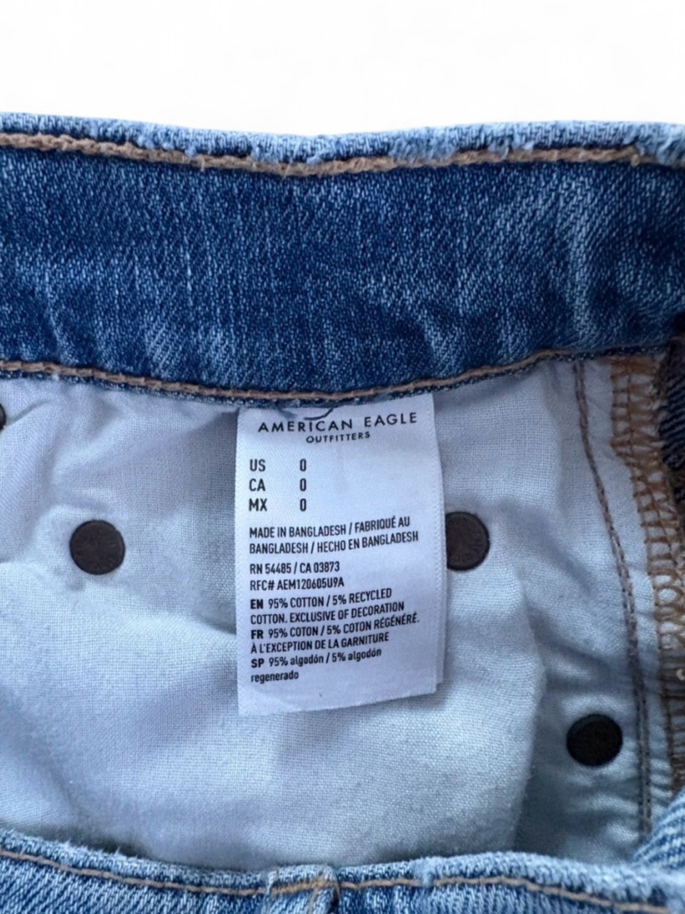 American Eagle 90’s Boyfriend Denim Shorts - Picture 3 of 4